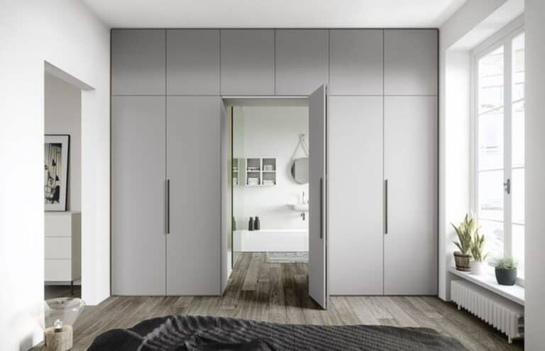 Immagine frontale dell'armadio Tornino con porta a ponte