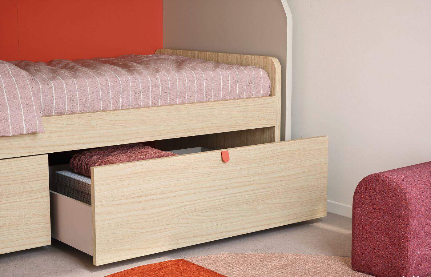 Particolare dei cassettoni presenti sotto il letto della cameretta Vulcano