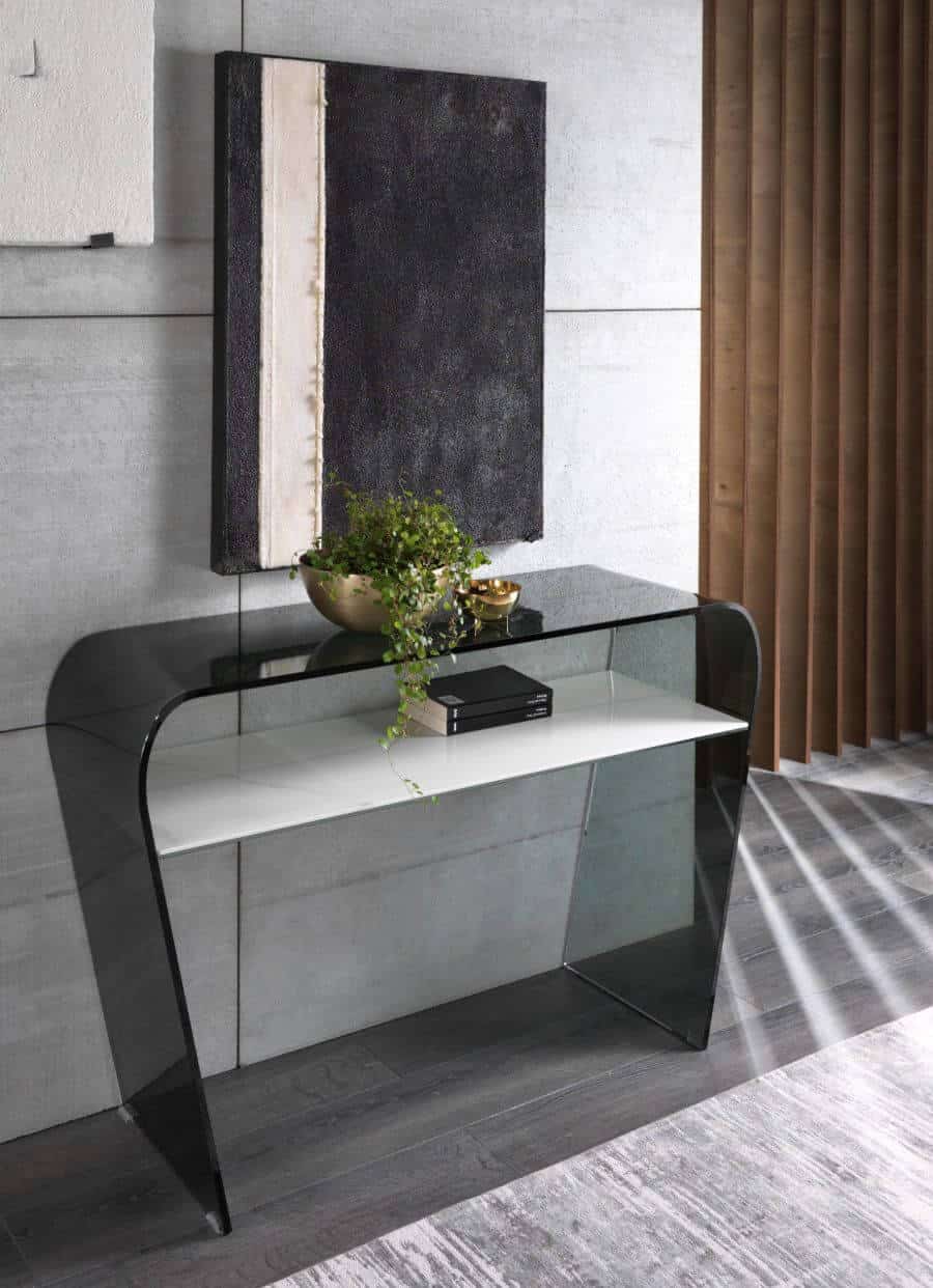 Tavolo in vetro con piano in legno