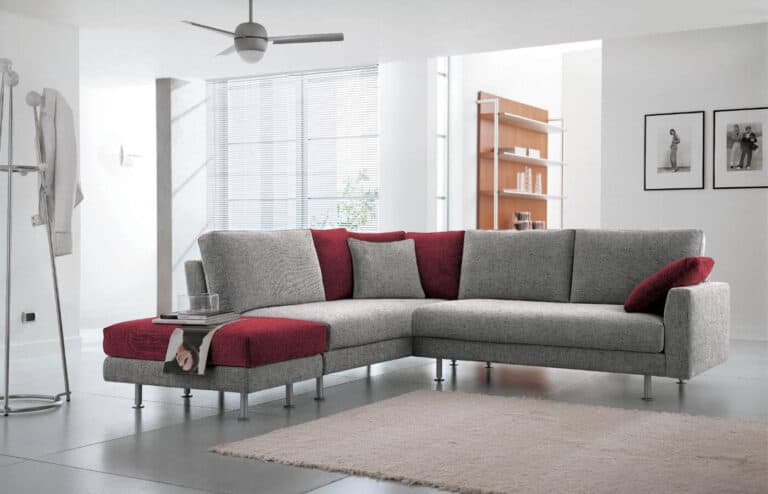Il divano moderno Singapore , disponibile presso Il Mobile