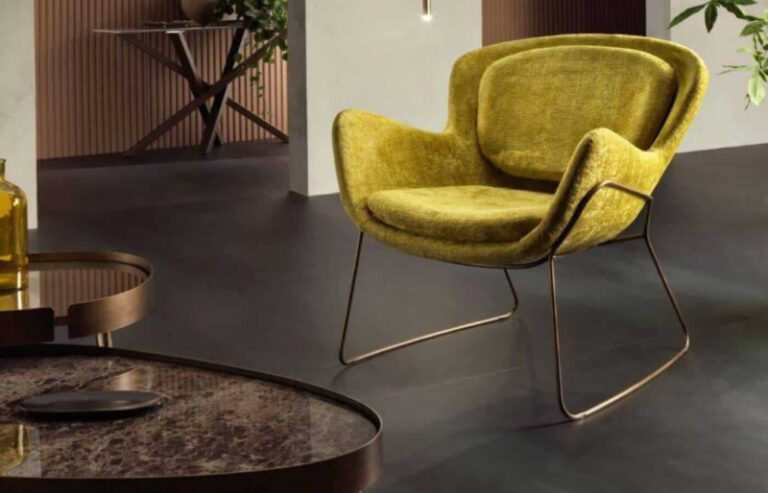 La poltrona della collezione Meghan di colorazione oro