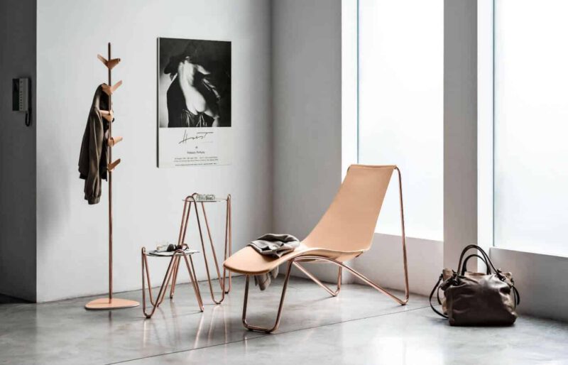 Un salotto di design arredato con una poltrona Jbs de Il Mobile