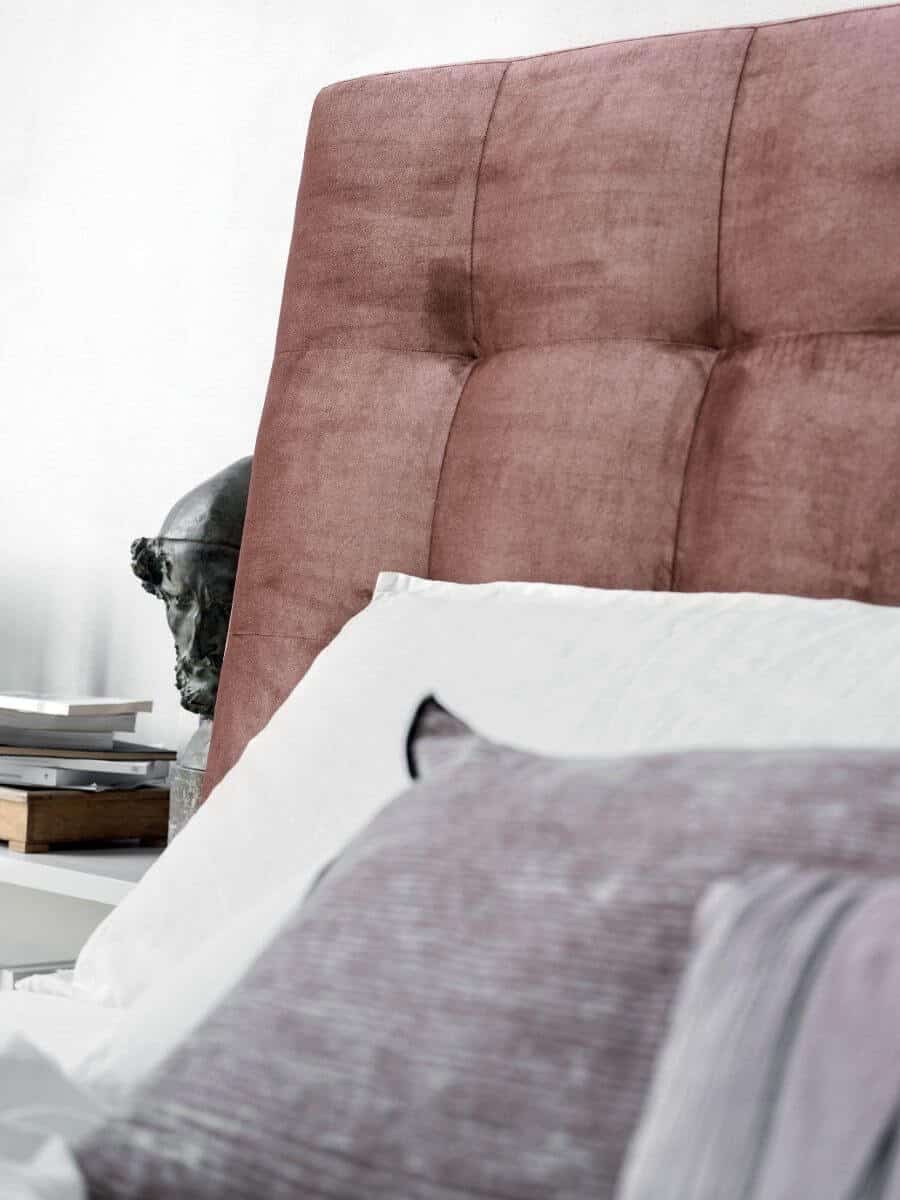 Particolare della testiera del letto matrimoniale Madame