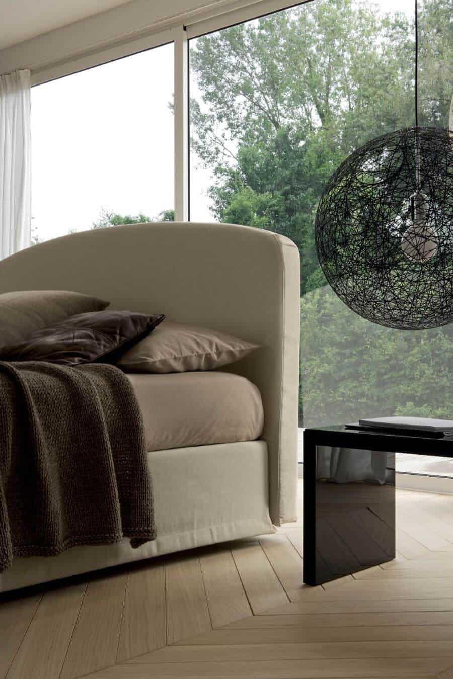 Il letto della collezione Pavia visto lateralmente