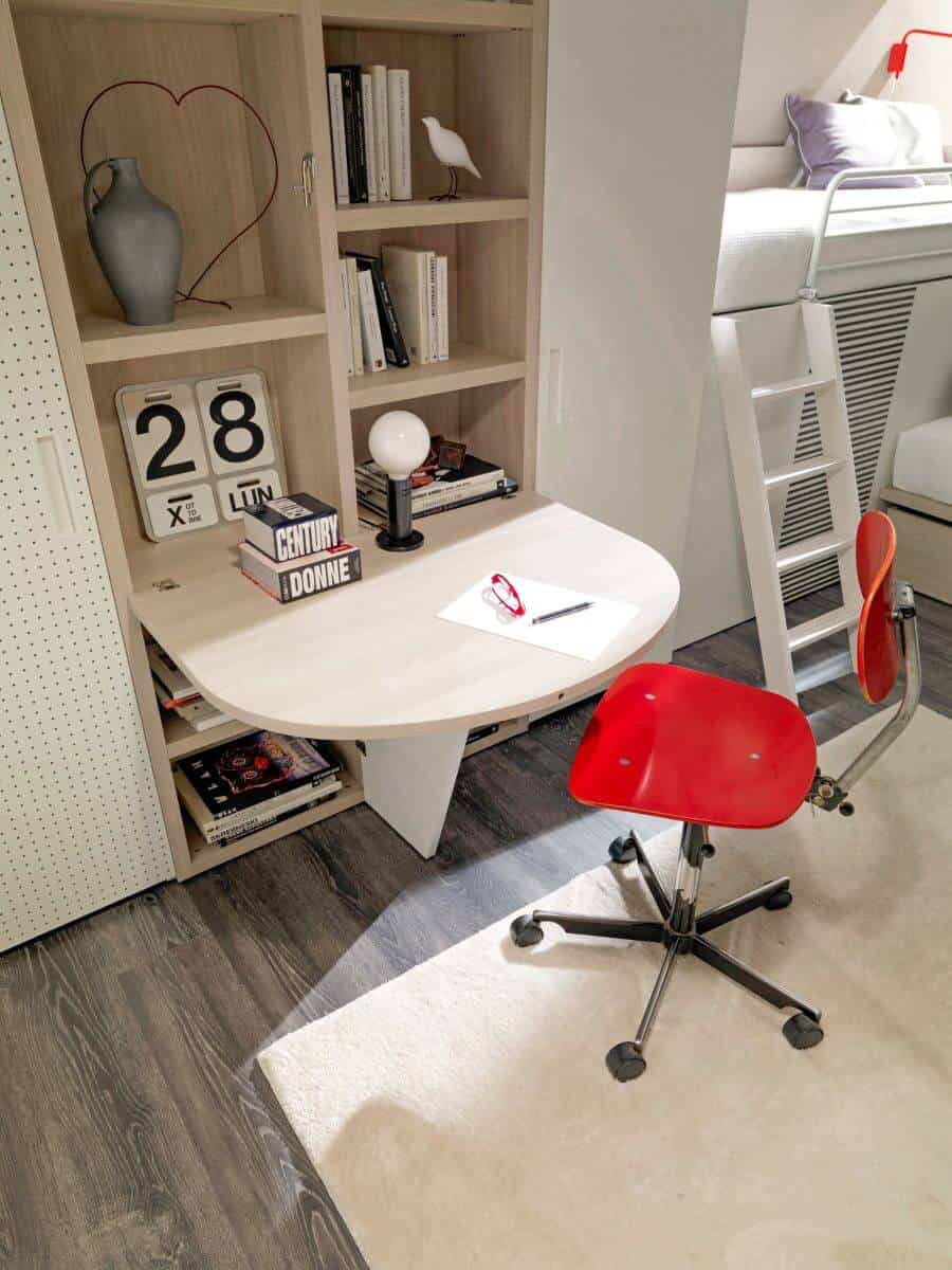 Tavolo ribaltabile in legno per zona studio in cameretta