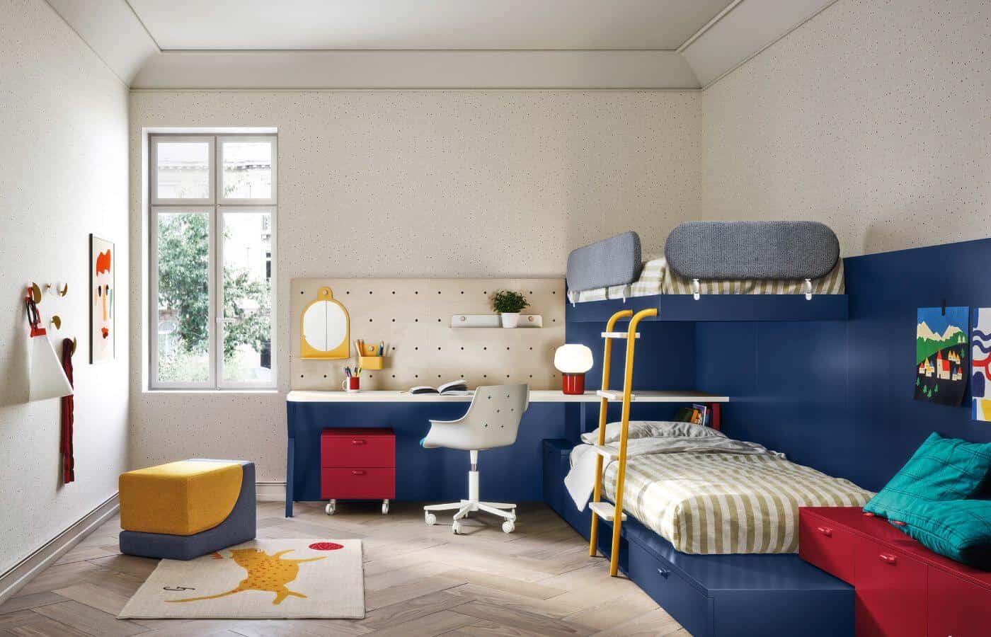 Cameretta per bambino blu e bianca con zona studio