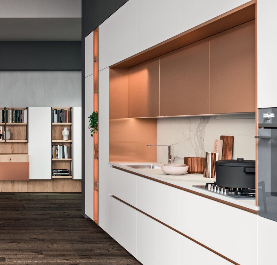 Una cucina a vista in colorazione bianca e rame 