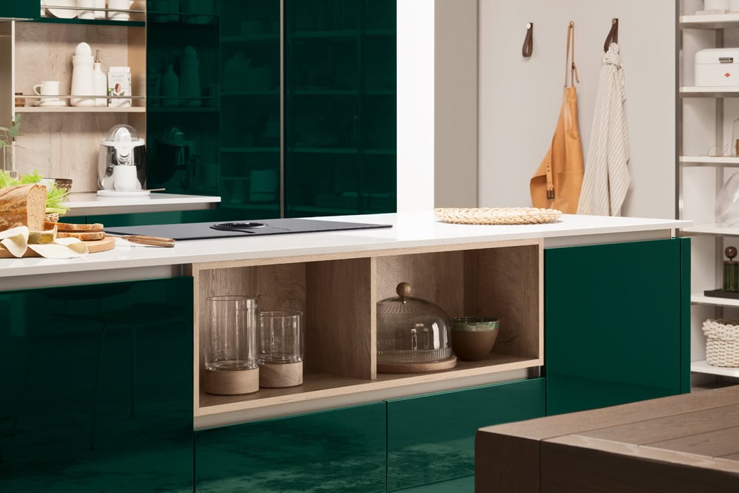 cucina-lounge-isola-laccato-lucido-verde-caranto-il-mobile-veneta-cucine (3)