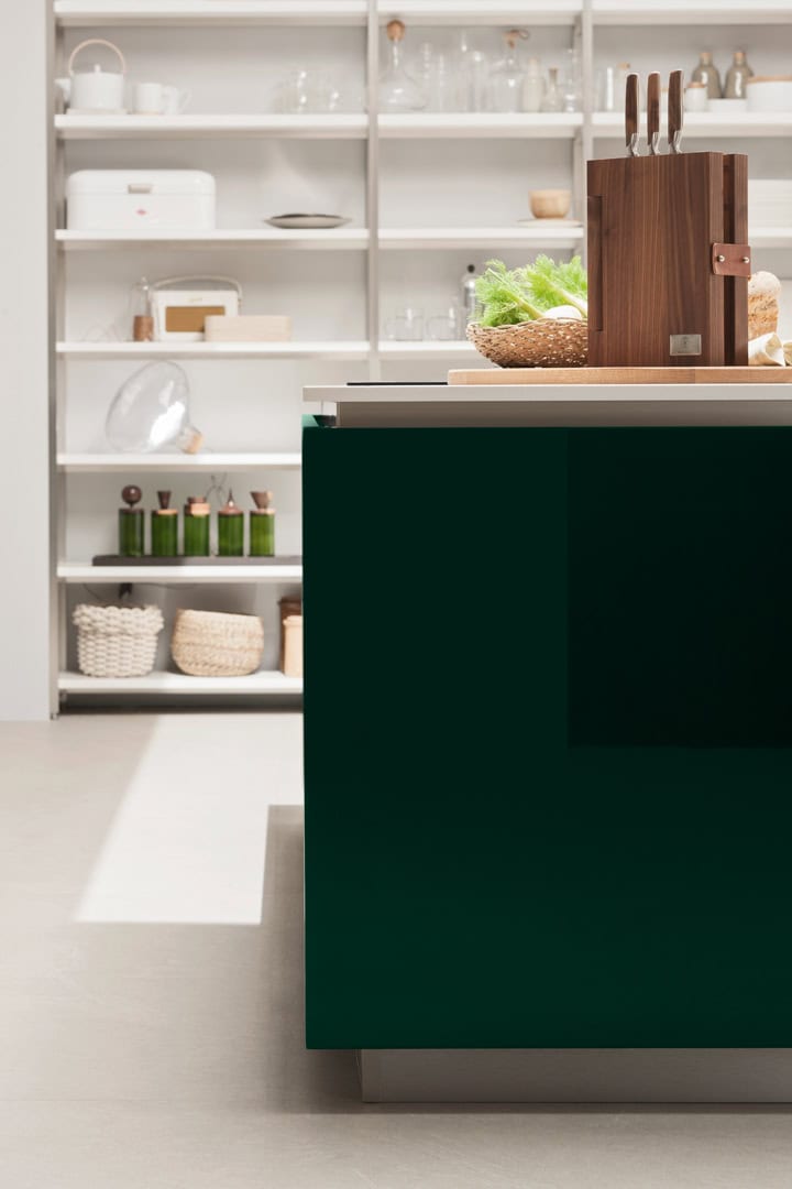 cucina-lounge-isola-laccato-lucido-verde-caranto-il-mobile-veneta-cucine (4)
