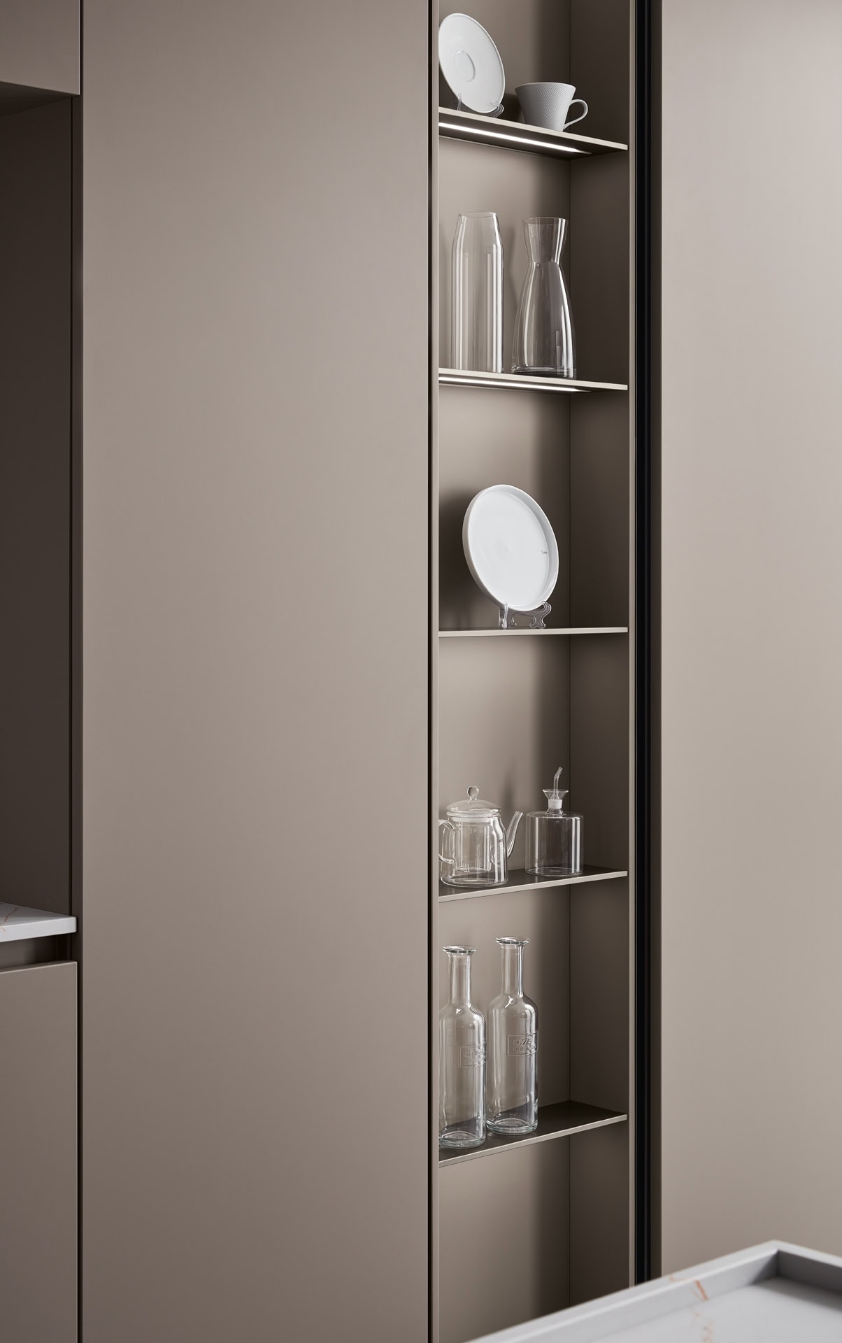 cucina-lounge-isola-living-vetro-laccato-opaco-arancio-caranto-il-mobile-veneta-cucine (5)