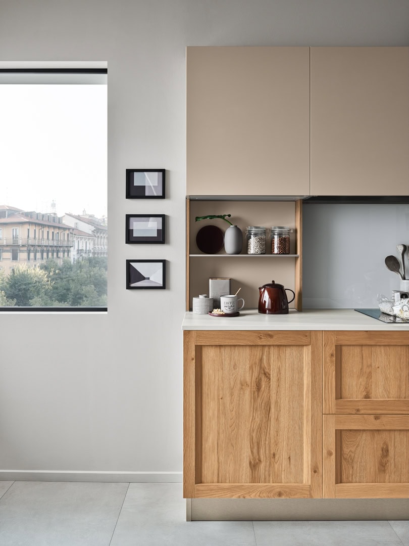 cucina-milano-angolare-telaio-legno-rovere-nodoso-laccato-opaco-liscio-beige-luci-caranto-il-mobile-veneta-cucine (3)