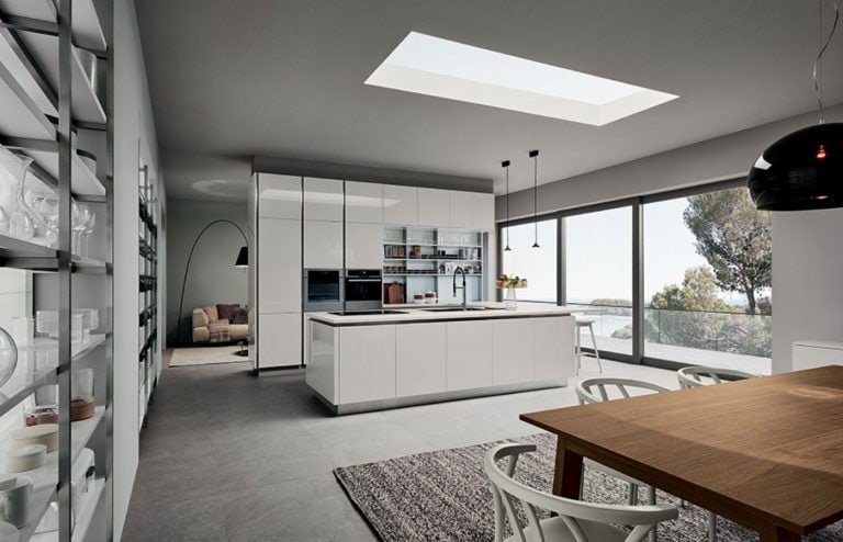 cucina-oyster-isola-laccato-lucido-bianco-legno-colonne-maxi-capienza-living-il-mobile-veneta-cucine (3)