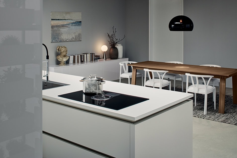 cucina-oyster-isola-laccato-lucido-bianco-legno-colonne-maxi-capienza-living-il-mobile-veneta-cucine (5)