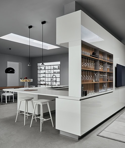 cucina-oyster-isola-laccato-lucido-bianco-legno-colonne-maxi-capienza-living-il-mobile-veneta-cucine (6)