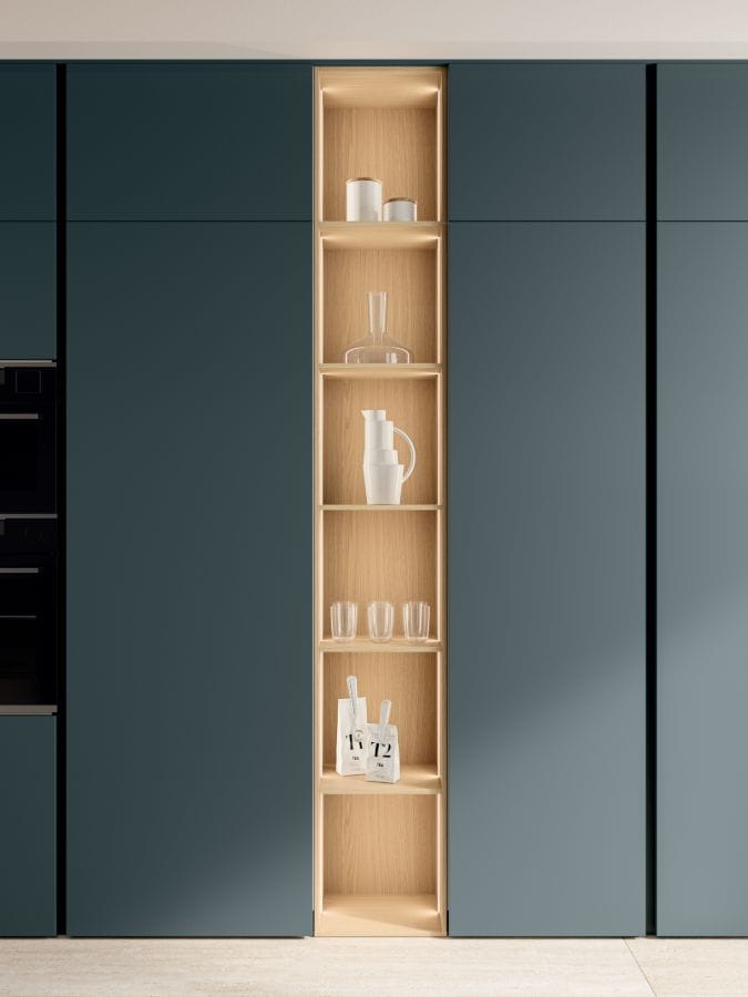 cucina-veneta-cucine-iconica-isola-laccato-legno-vetrina-caranto-collezione-il-mobile (7)